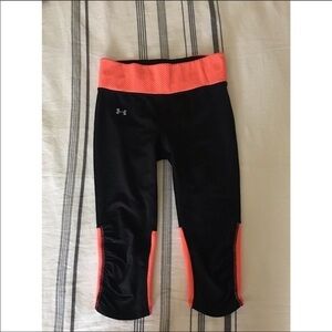 UNDER Armour Black Capri Leggings | S